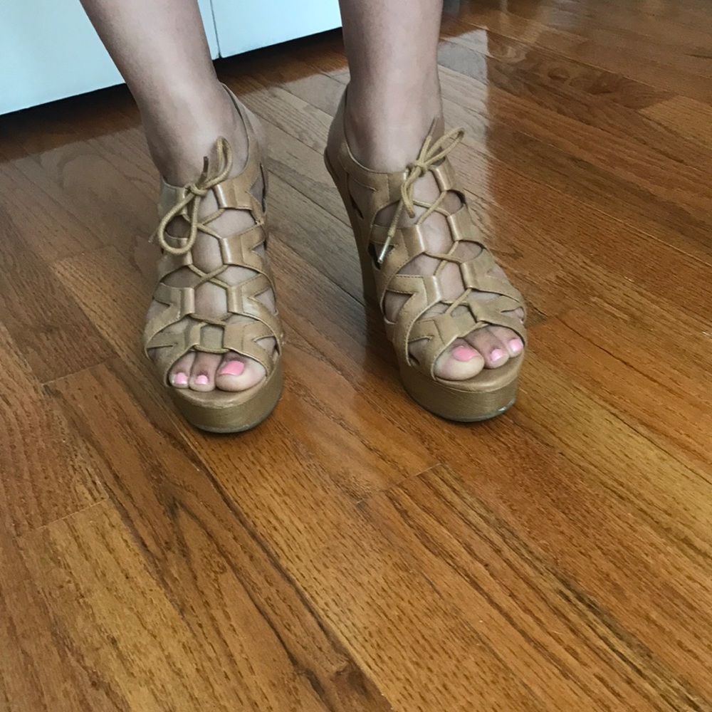 GUESS Wedges - Picture 7 of 7